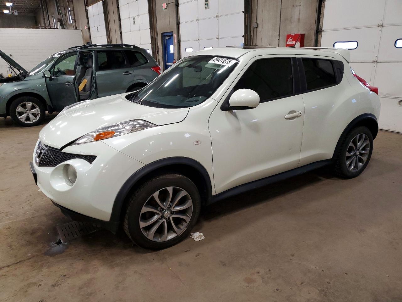 2011 Nissan Juke S White vin: JN8AF5MR5BT005418