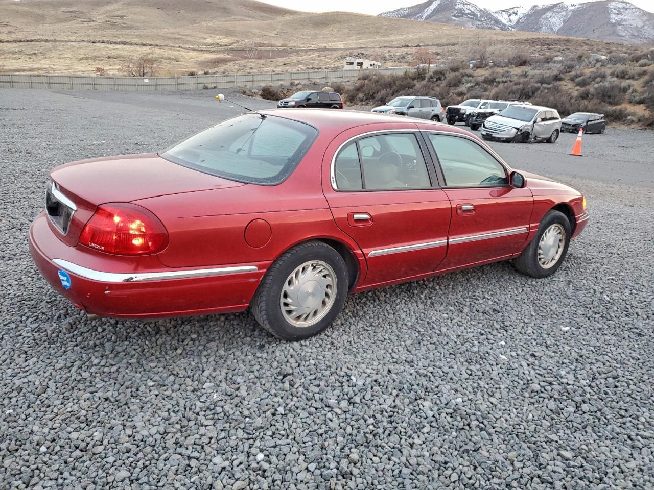1998 Lincoln Continental Red vin: 1LNFM97V8WY605717
