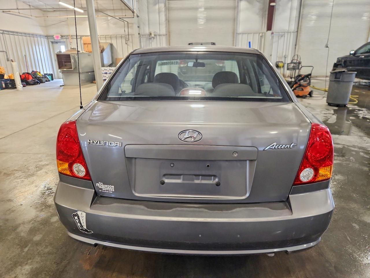 2005 Hyundai Accent Gl Серебряный vin: KMHCG45C65U600505