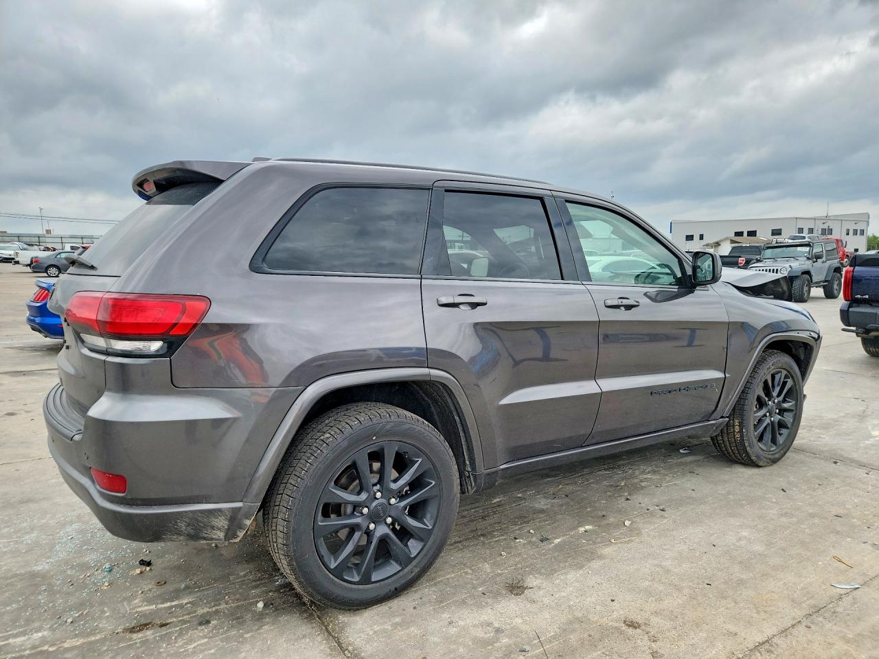 2020 Jeep Grand Cherokee Laredo Серый vin: 1C4RJEAG8LC316729