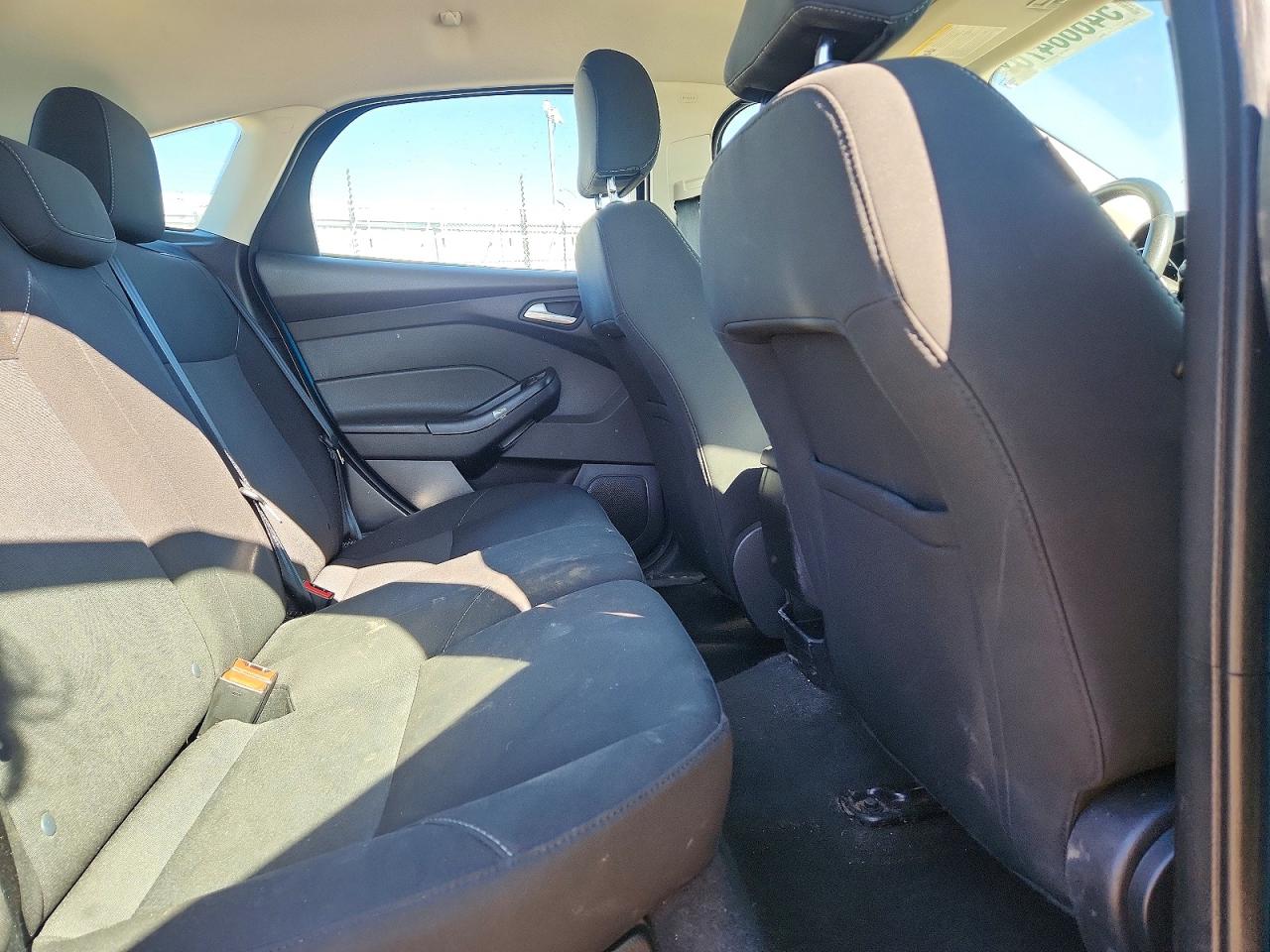 2017 Ford Focus Se Blue vin: 1FADP3K2XHL220467
