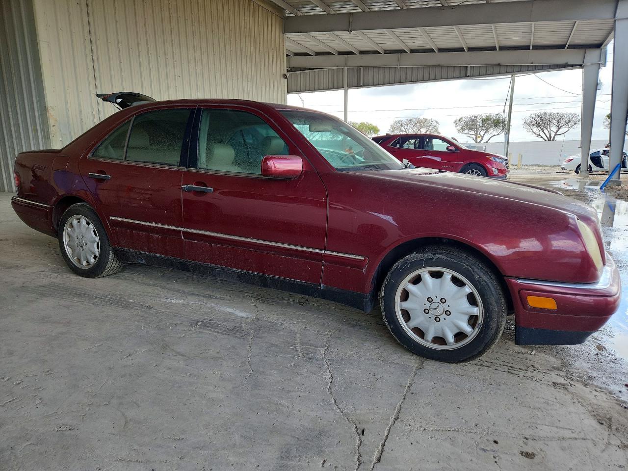 1999 Mercedes-benz E 300td Maroon vin: WDBJF25H8XA825025