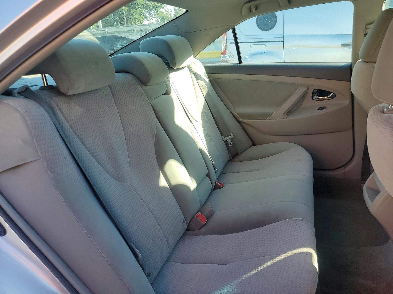2011 Toyota Camry Le Серебряный vin: 4T4BF3EK2BR156170