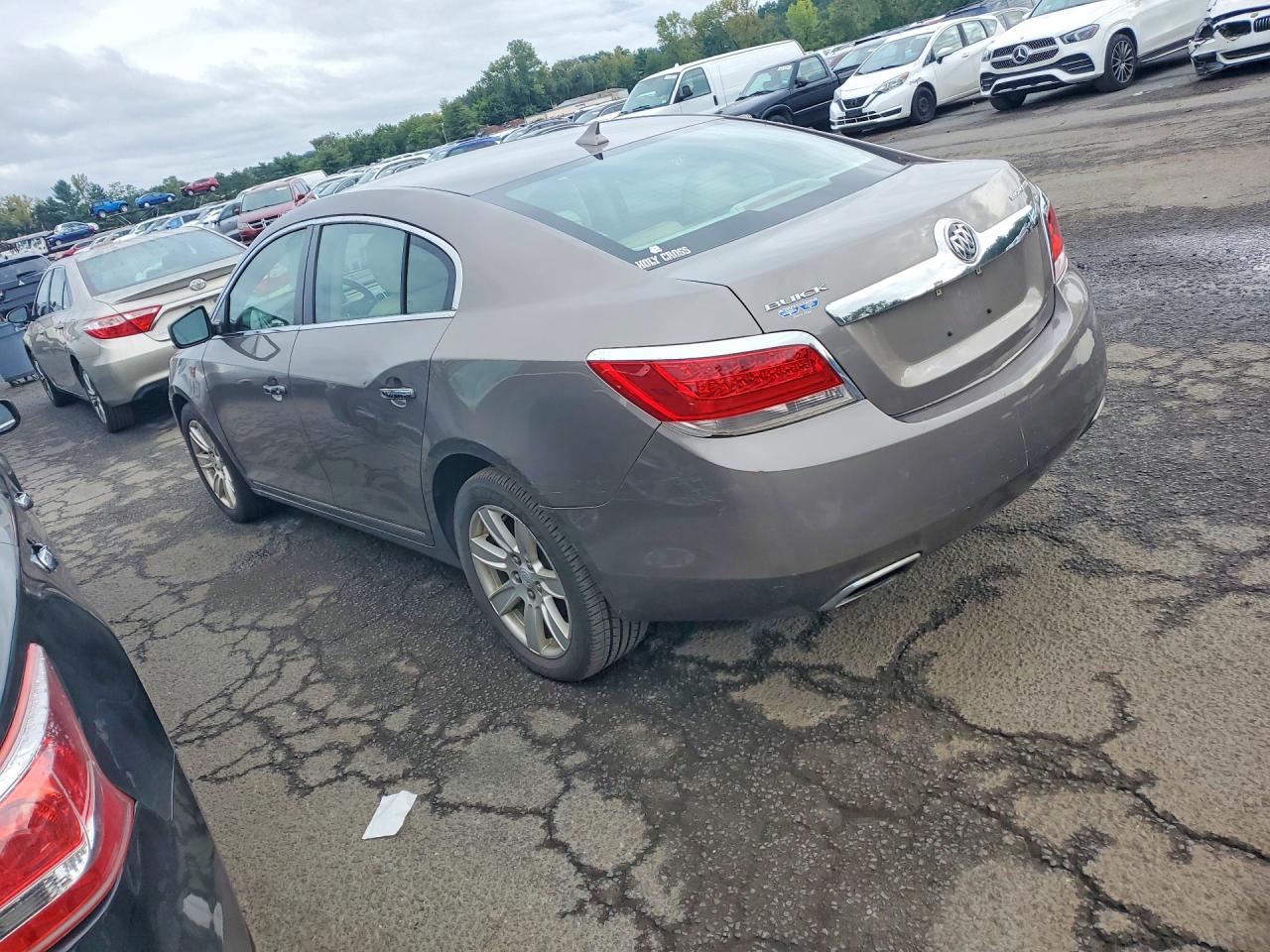 2012 Buick Lacrosse Gold vin: 1G4GC5E31CF137368