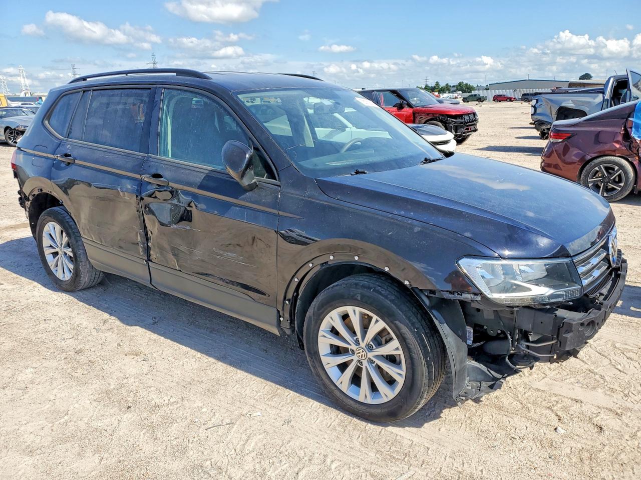2020 Volkswagen Tiguan S Черный vin: 3VV1B7AX1LM013636