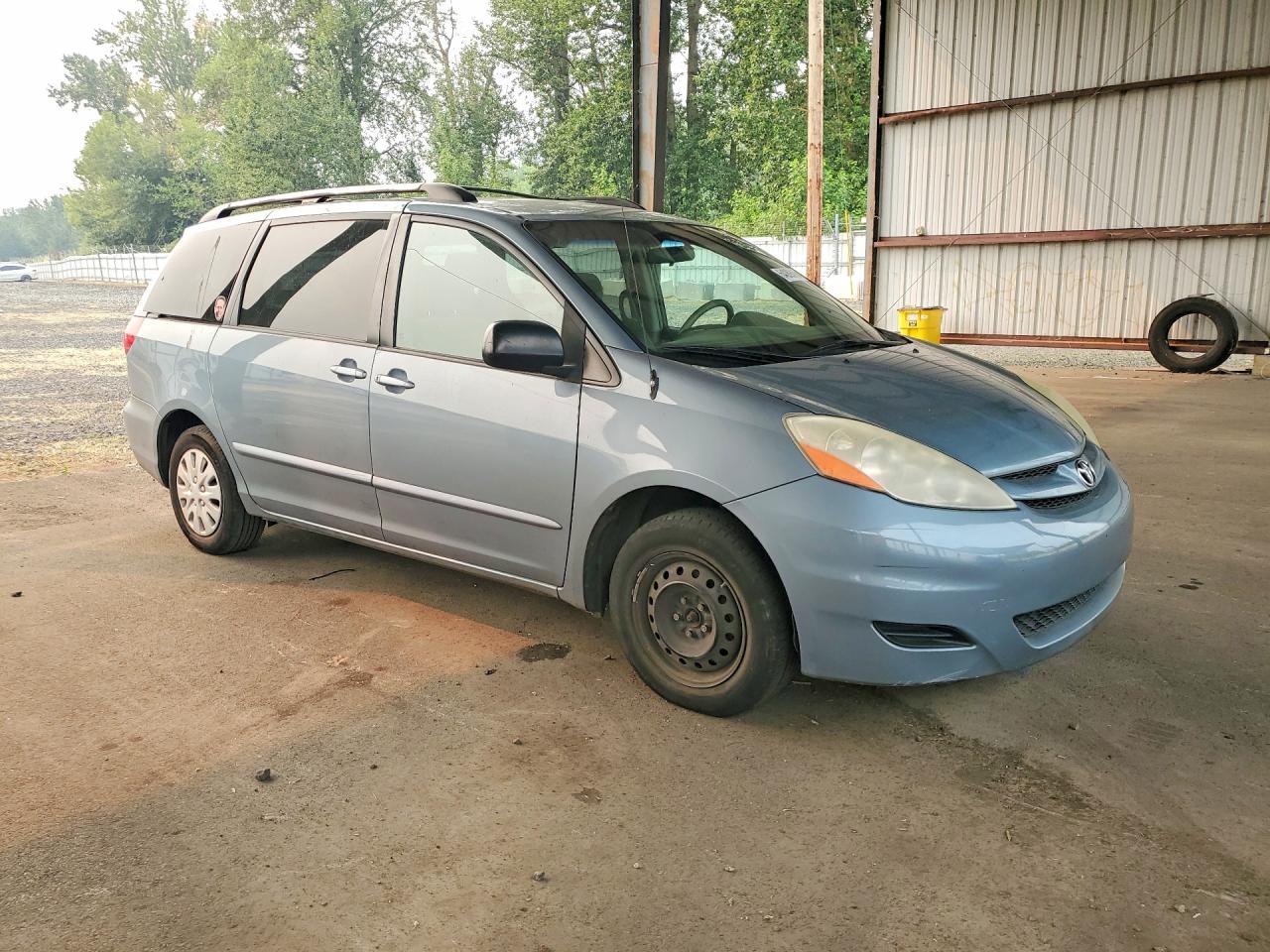2008 Toyota Sienna Le 8-passenger Silver vin: 5TDZK23C58S210282