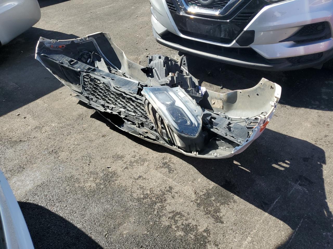 2023 Dodge Durango Gt White vin: 1C4RDJDG2PC682851 Damage: Grille, Broken, Replacement Required
