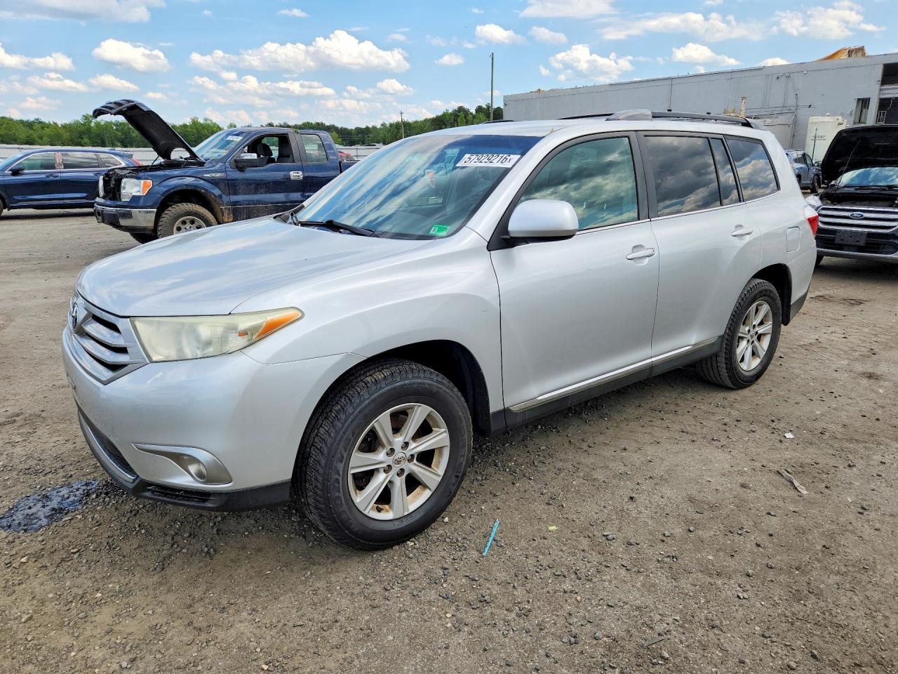 2011 Toyota Highlander Base Silver vin: 5TDBK3EH1BS073204