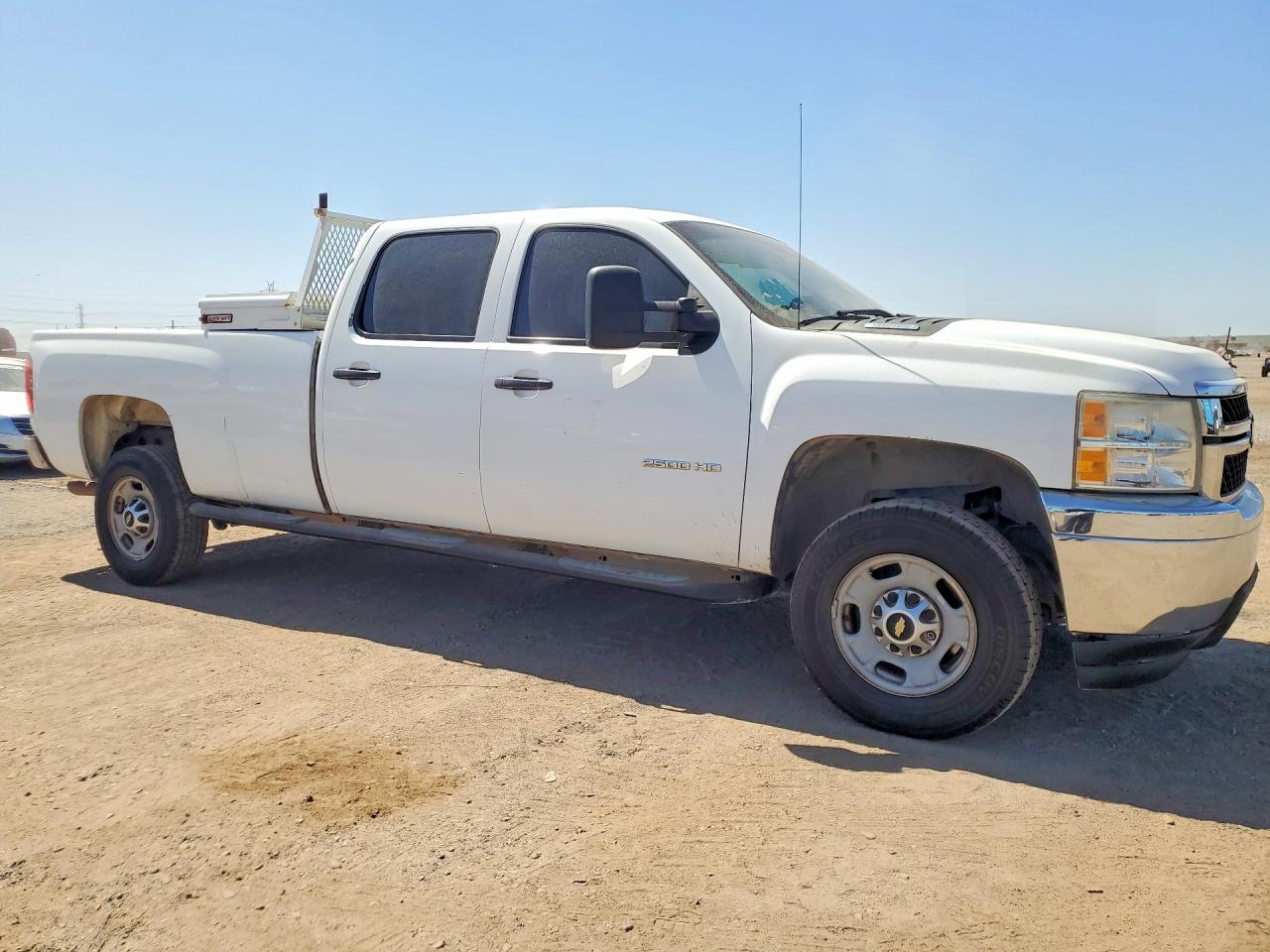 2014 Chevrolet Silverado C2500 Heavy Duty White vin: 1GC1CVCG0EF120452