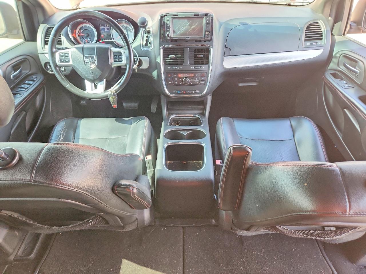 2011 Dodge Grand Caravan R/t Красный vin: 2D4RN7DG3BR696664