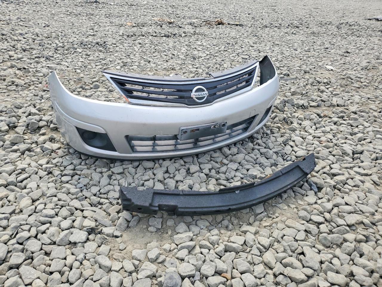 2012 Nissan Versa 1.8 S Silver vin: 3N1BC1CPXCK221409