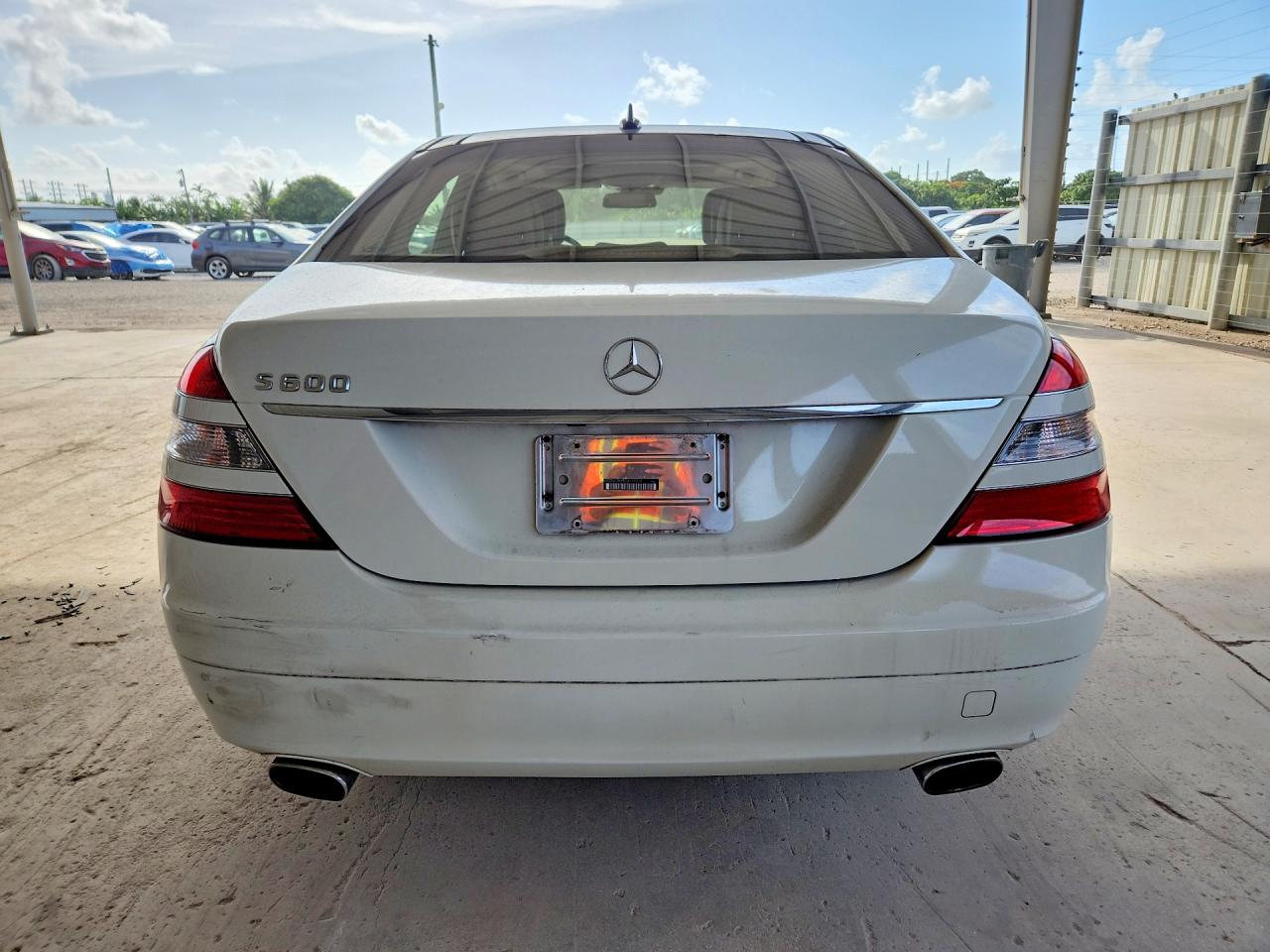 2007 Mercedes-benz S 600 White vin: WDDNG76X97A119058