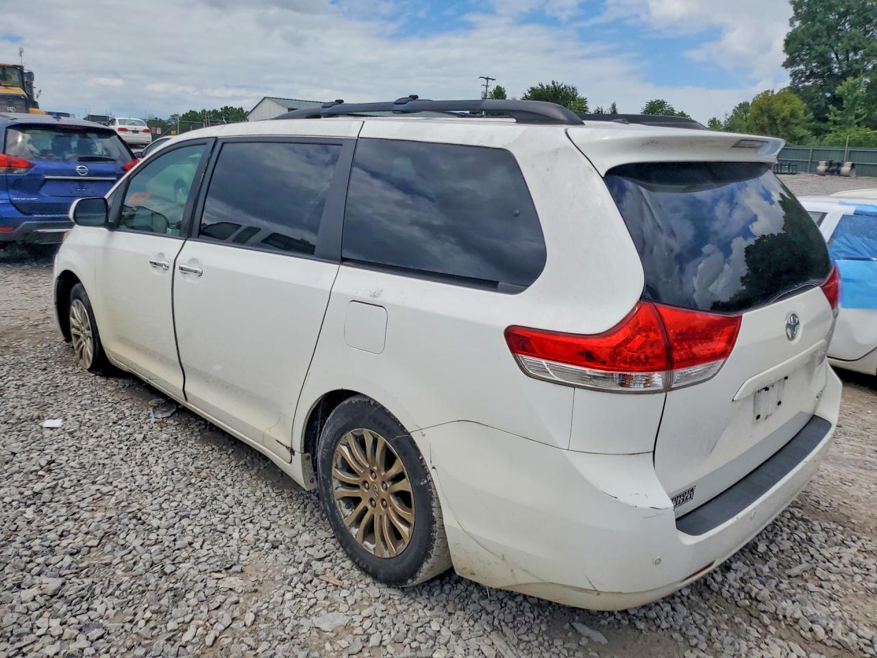 2012 Toyota Sienna Xle 8-passenger Белый vin: 5TDYK3DC8CS279248