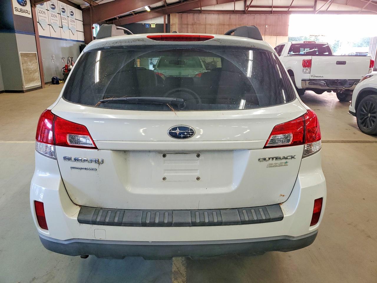 2010 Subaru Outback 2.5i Premium Белый vin: 4S4BRBGCXA3371365