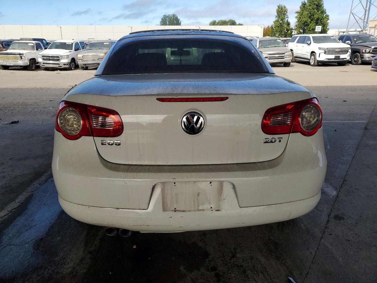 2009 Volkswagen Eos Lux White vin: WVWFA71F99V015423