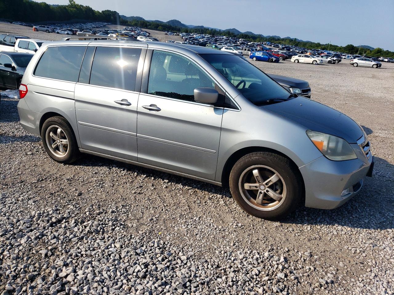 2006 Honda Odyssey Touring Silver vin: 5FNRL38886B085416