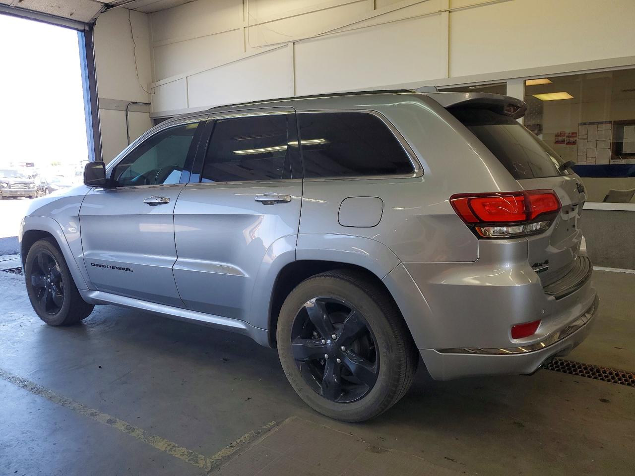 2015 Jeep Grand Cherokee Overland Silver vin: 1C4RJFCM7FC146473