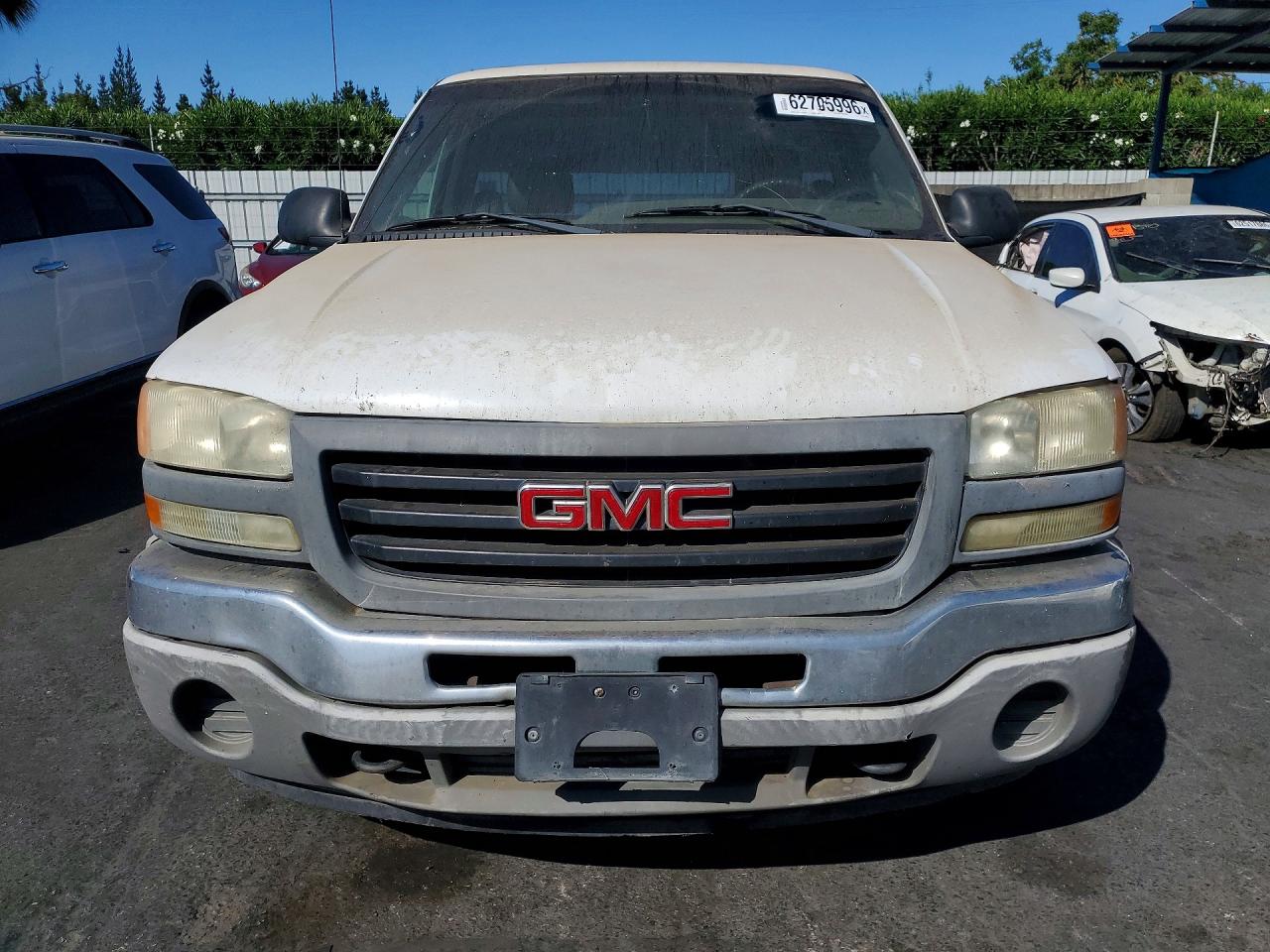 2005 Gmc New Sierra C1500 White vin: 1GTEC14X65Z280200