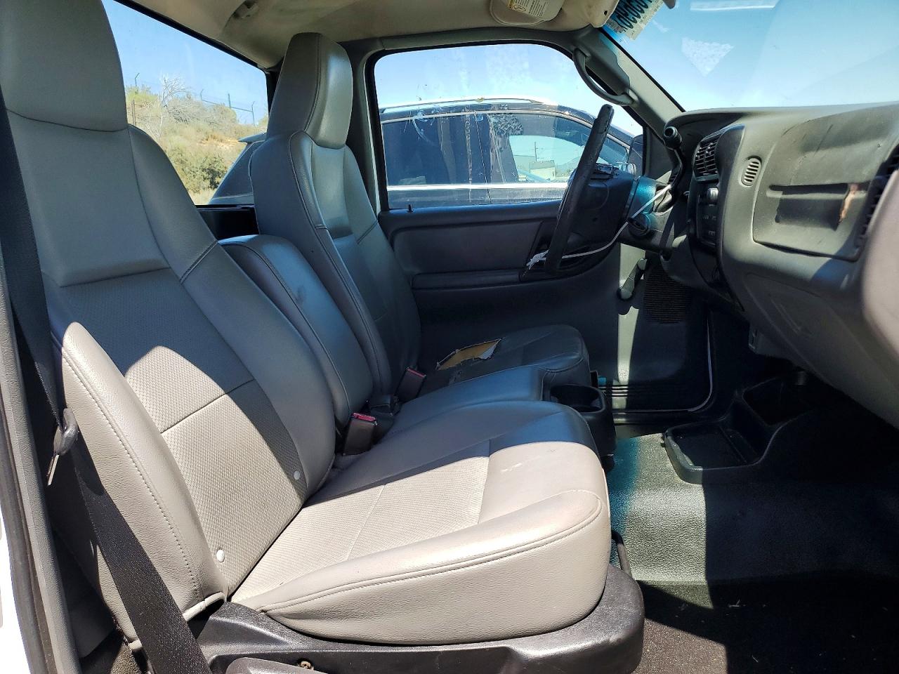 2005 Ford Ranger White vin: 1FTYR10U55PA54426