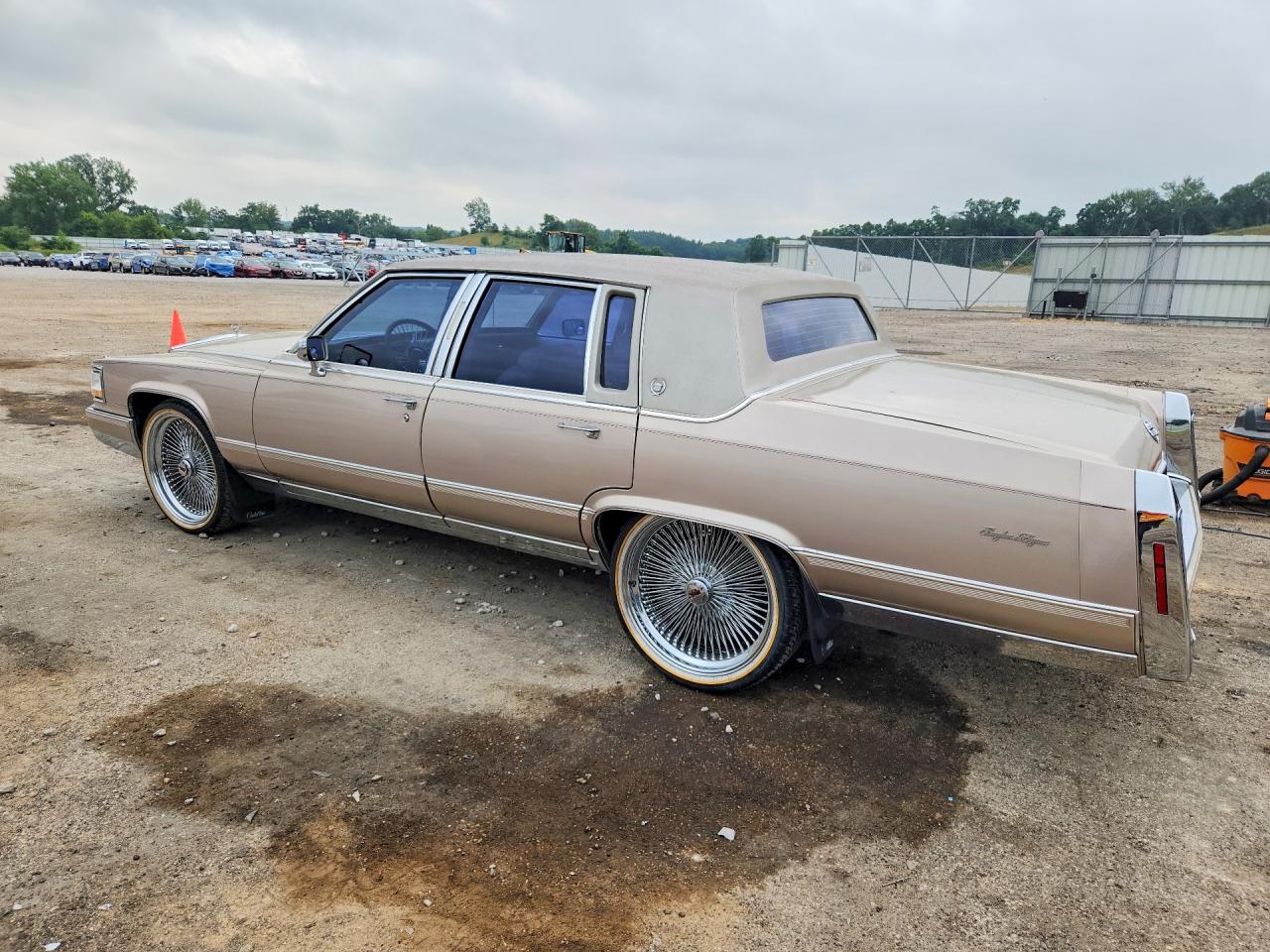 1991 Cadillac Brougham Tan vin: 1G6DW54E0MR713116