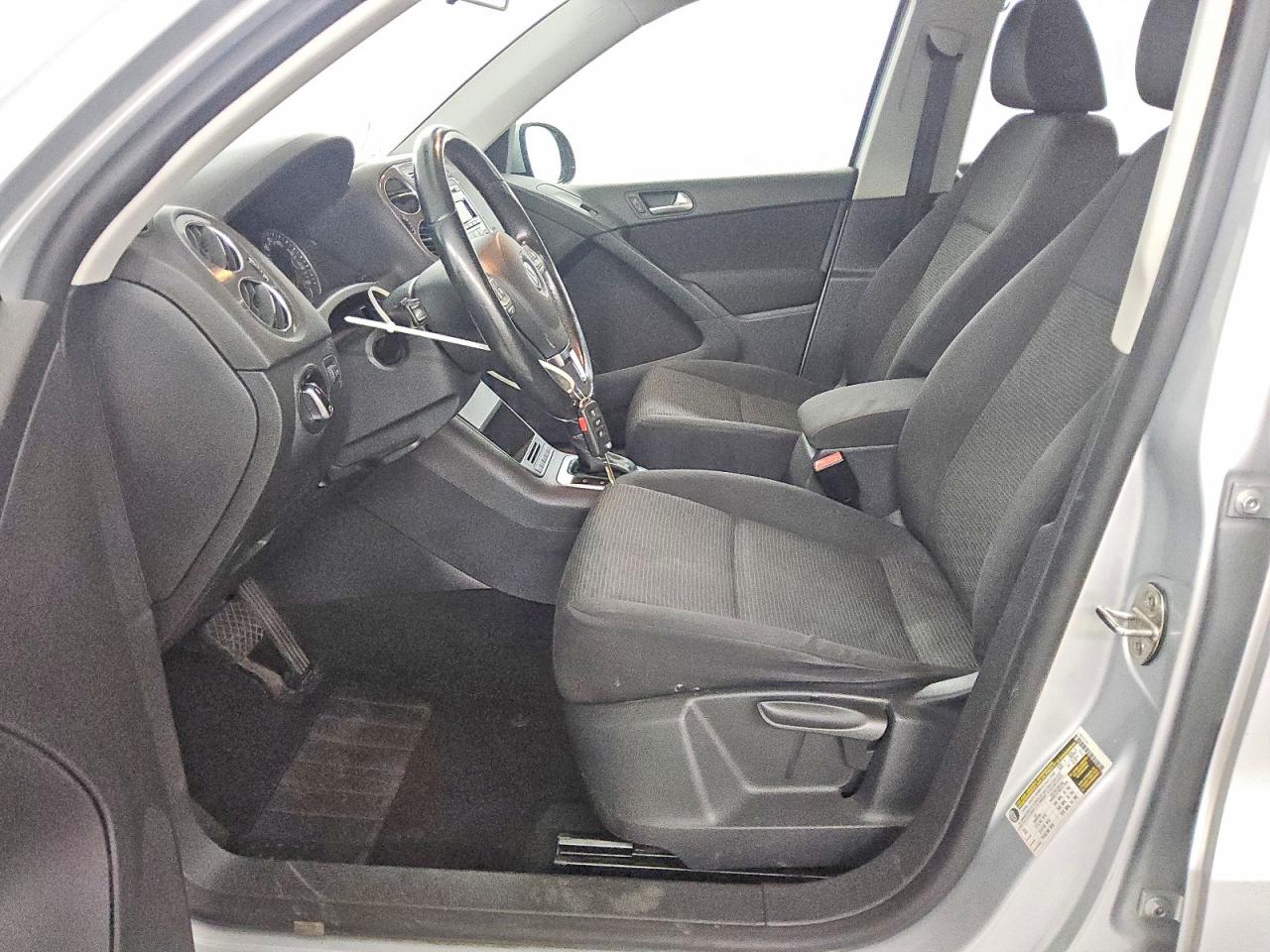 2014 Volkswagen Tiguan S Silver vin: WVGAV3AX9EW603354