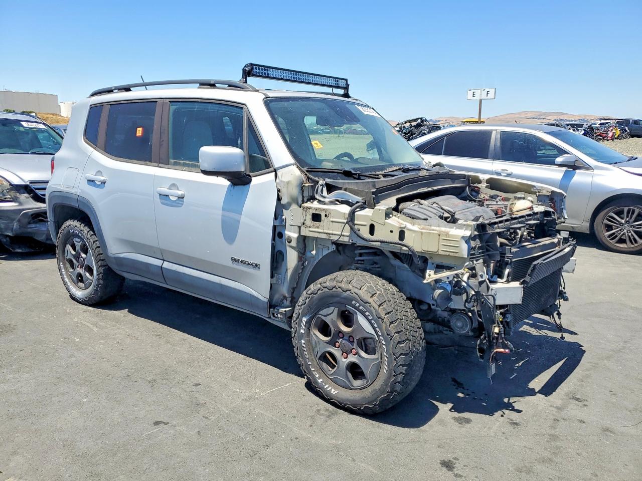 2015 Jeep Renegade Latitude Silver vin: ZACCJABT0FPB67794