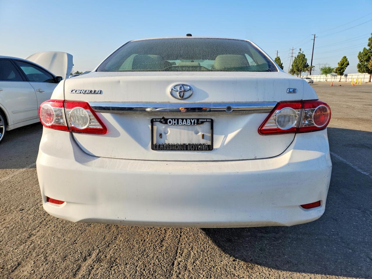2011 Toyota Corolla Le White vin: JTDBU4EE8B9157234