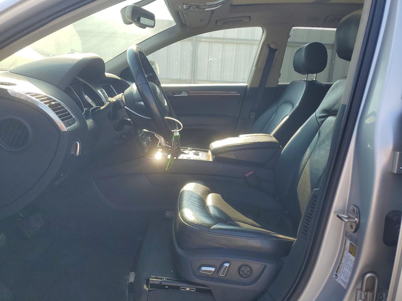 2014 Audi Q7 Premium Plus Серебряный vin: WA1LGAFE2ED013425