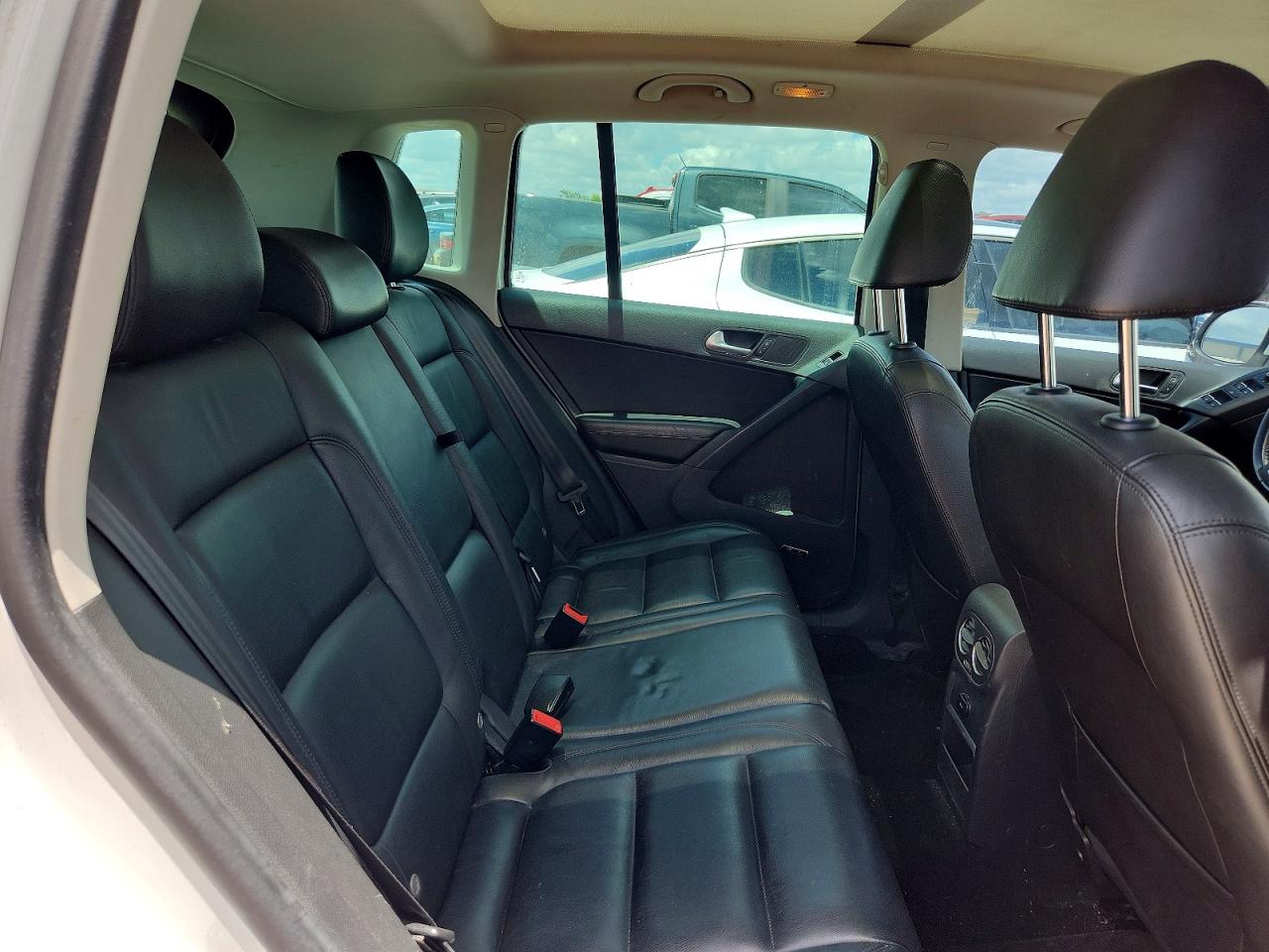 2016 Volkswagen Tiguan S White vin: WVGAV7AX4GW516925