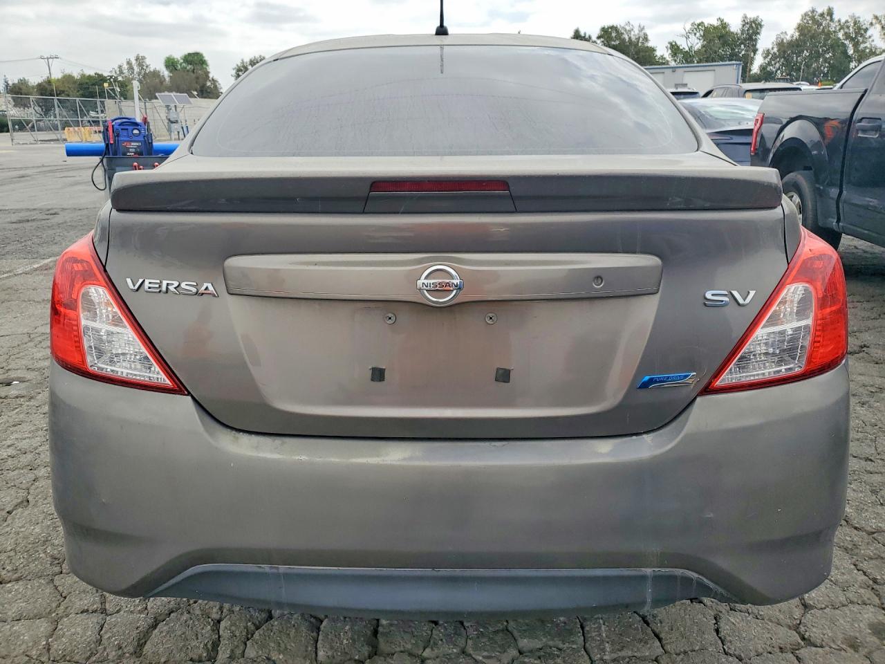 2015 Nissan Versa 1.6 Sv Gray vin: 3N1CN7AP9FL804234