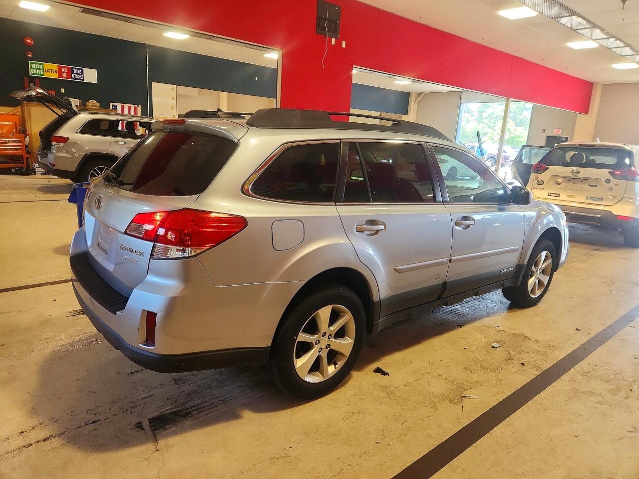 2013 Subaru Outback 2.5i Limited Серебряный vin: 4S4BRBKC1D3244404