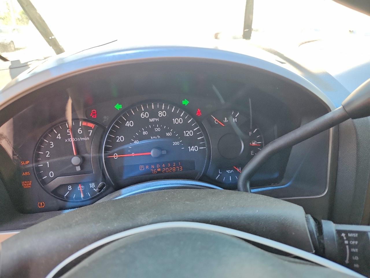 2005 Nissan Titan Xe White vin: 1N6AA07B45N502140