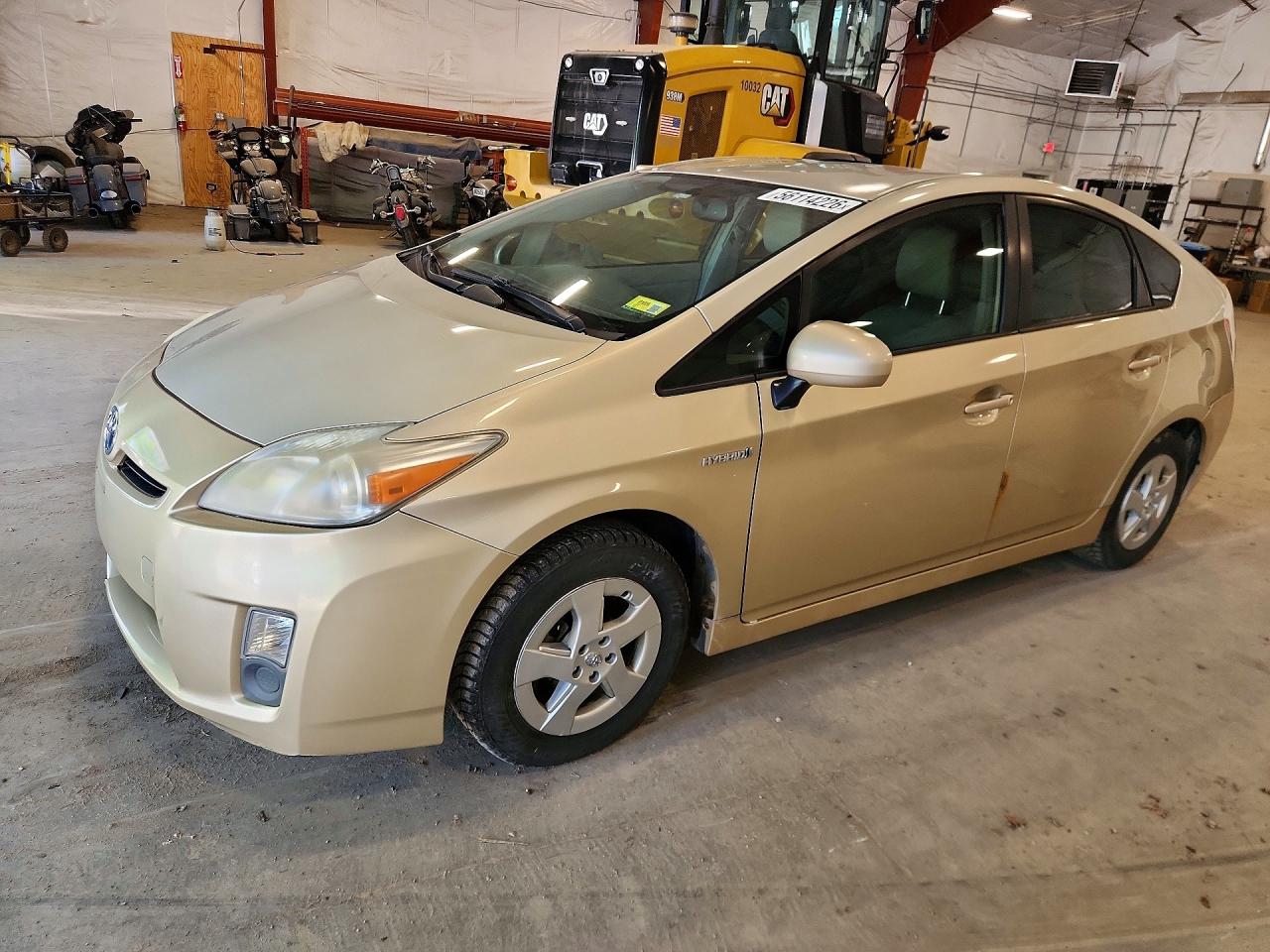 2011 Toyota Prius Two Tan vin: JTDKN3DU9B0295742