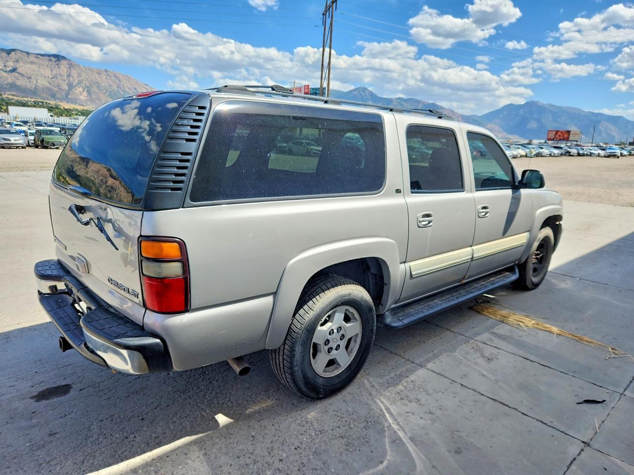 2004 Chevrolet Suburban K1500 Tan vin: 3GNFK16Z24G298804
