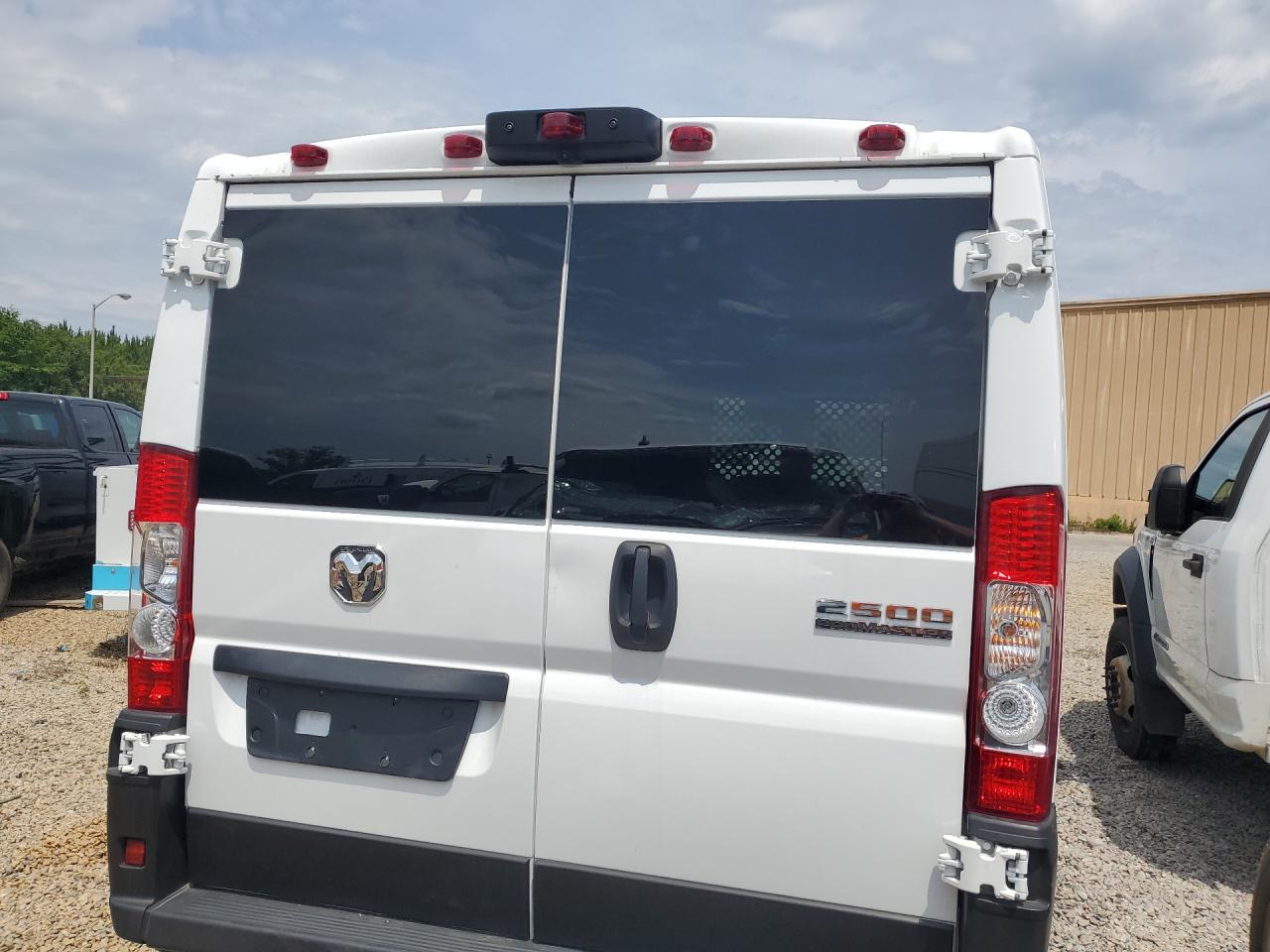 2025 Ram Promaster 2500 2500 Standard White vin: 3C6LRVVG6SE538239 Damage: Right Rear Cargo Door, Dent(S) W/No Paint Dmg, 1 To 2 Inches