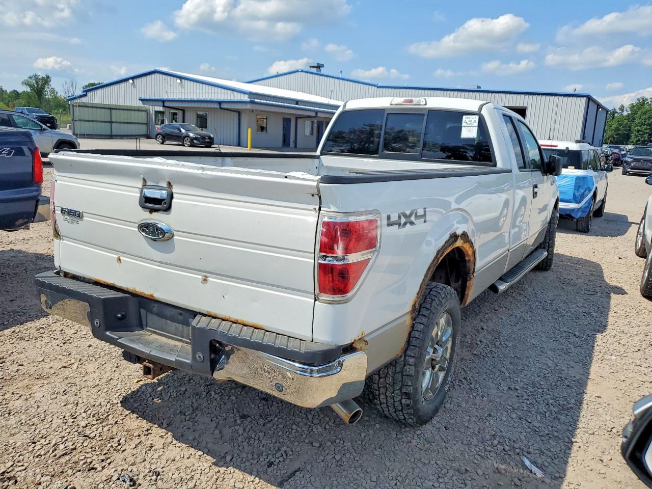 2013 Ford F150 Super Cab White vin: 1FTFX1EF5DKG15713