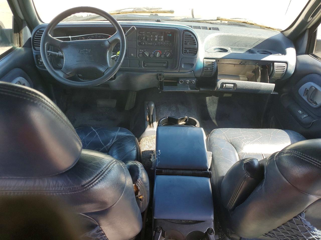 1995 Chevrolet Suburban K1500 White vin: 1GNFK16K9SJ437048