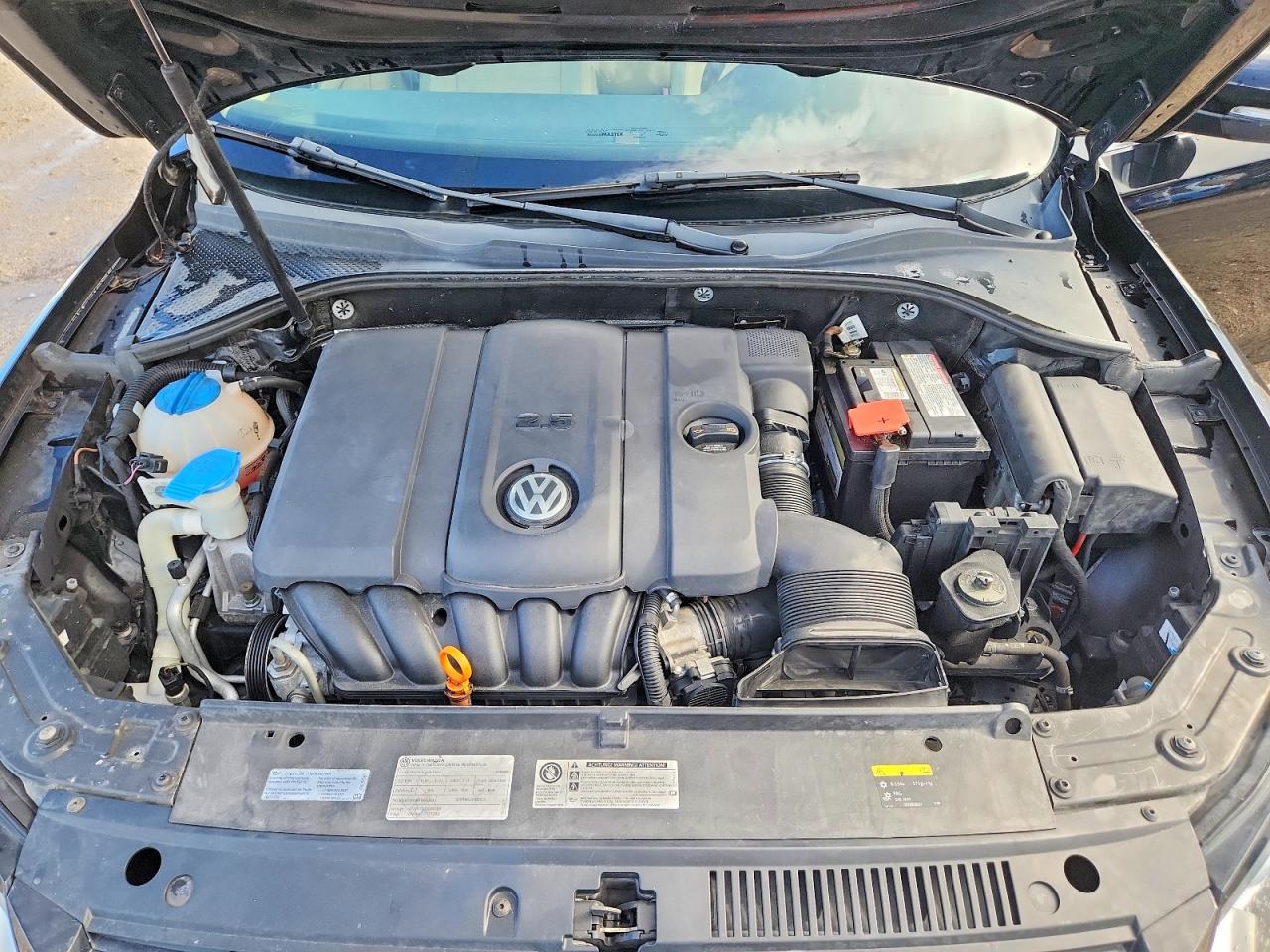 2013 Volkswagen Passat Se Black vin: 1VWBH7A33DC135736