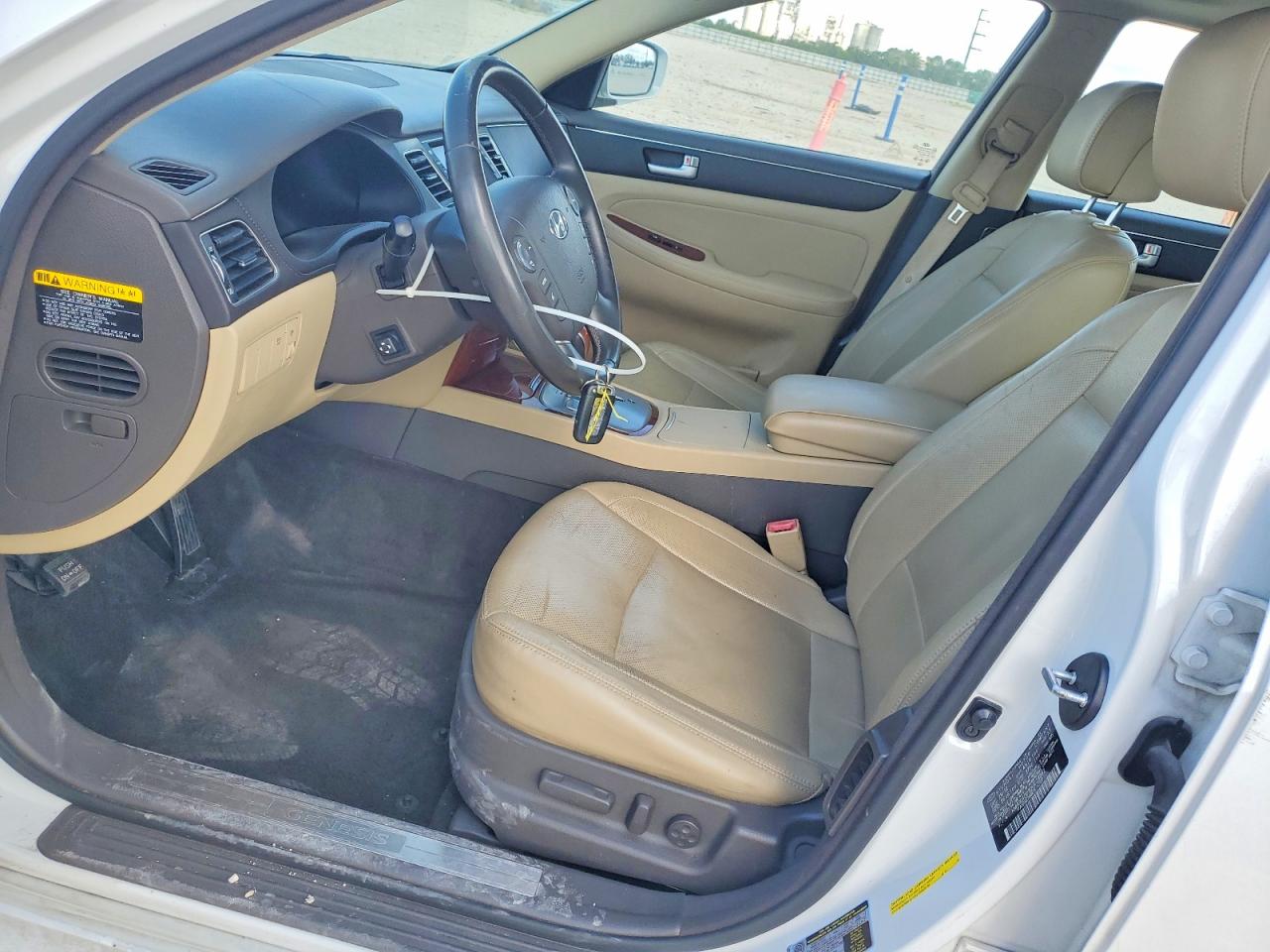 2013 Hyundai Genesis 3.8l White vin: KMHGC4DD3DU229342