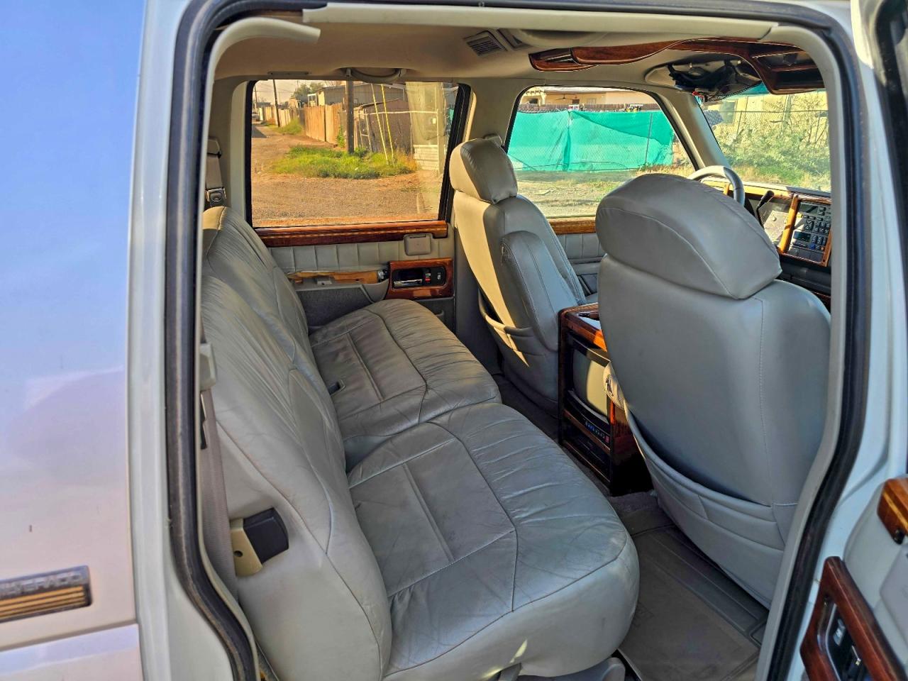 1993 Chevrolet Suburban K1500 Двухцветный vin: 1GBFK16K7PJ358367