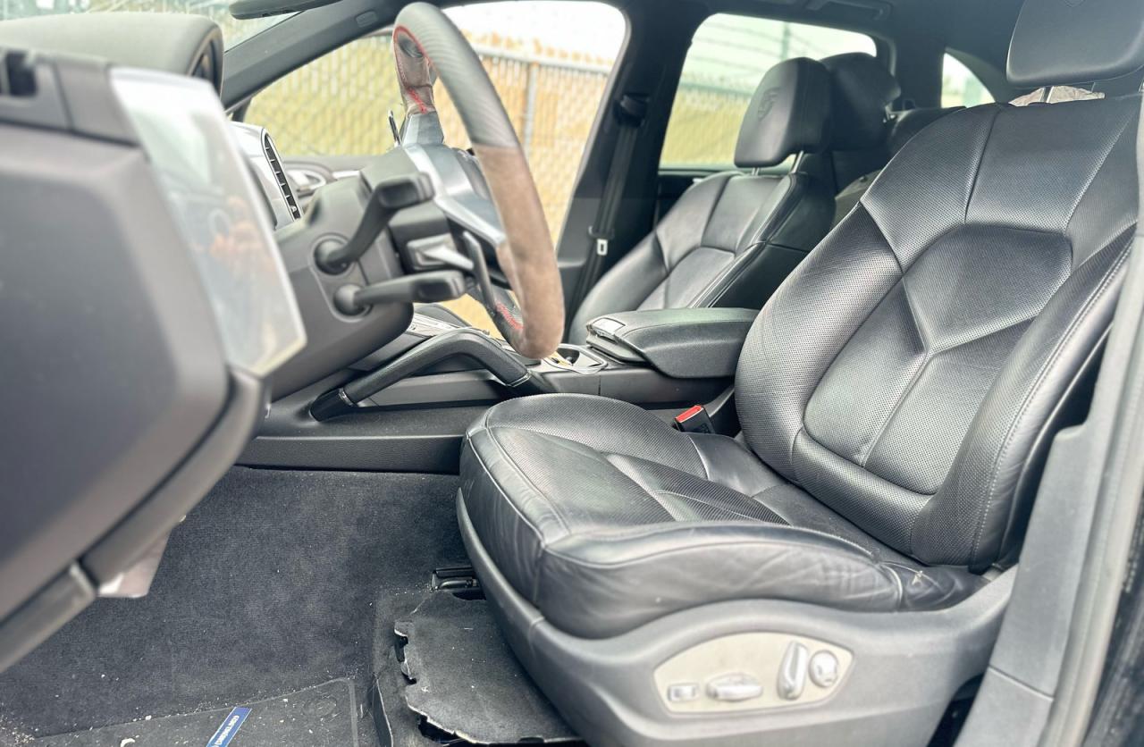 2017 Porsche Cayenne Blue vin: WP1AA2A20HKA80380