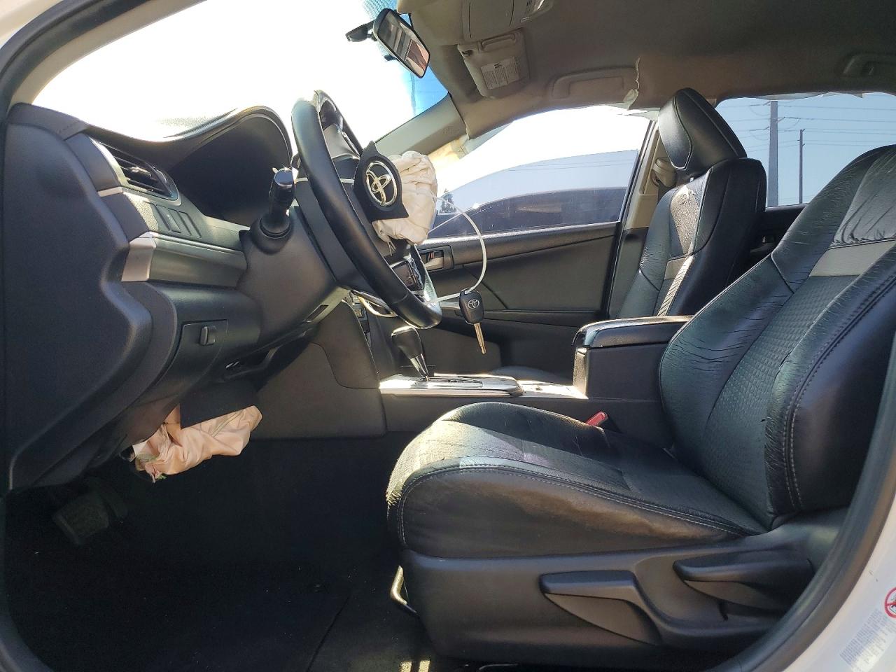 2014 Toyota Camry Se White vin: 4T1BF1FK1EU777305