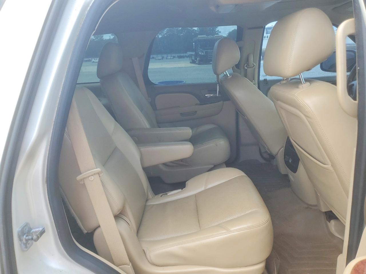 2013 Chevrolet Tahoe K1500 Ltz White vin: 1GNSKCE03DR265565
