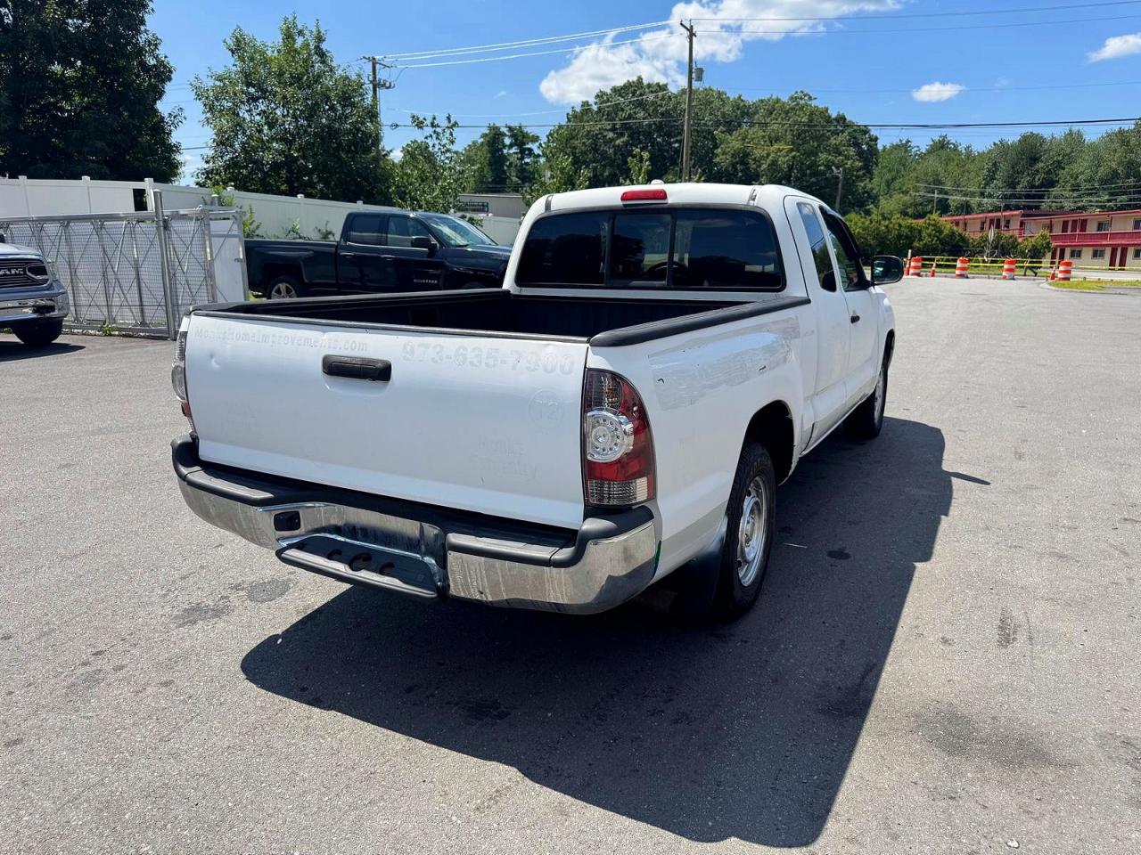 2010 Toyota Tacoma Base White vin: 5TETX4CN7AZ745627