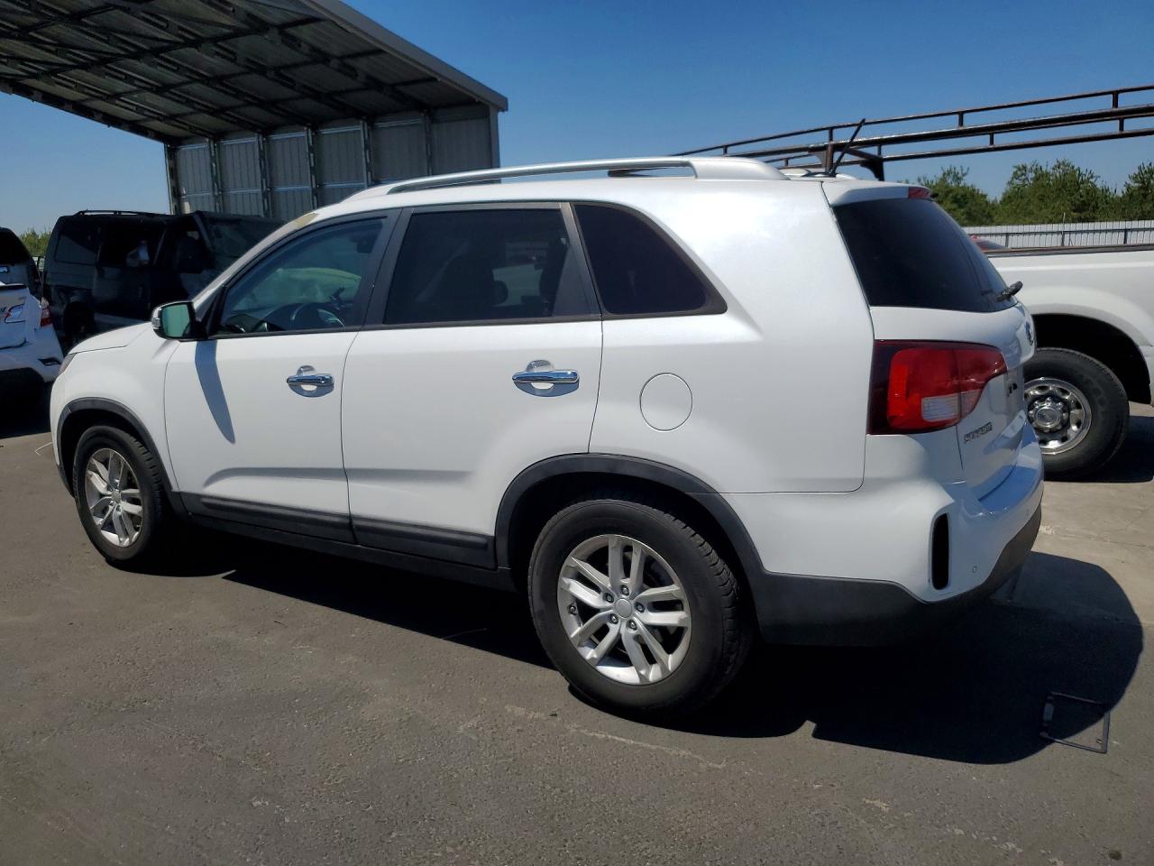 2015 Kia Sorento Lx Белый vin: 5XYKT4A62FG562186