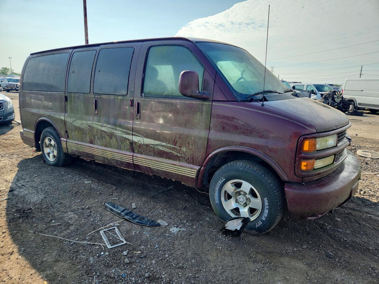 2002 Chevrolet Express G1500 Burgundy vin: 1GBFG65R021105462