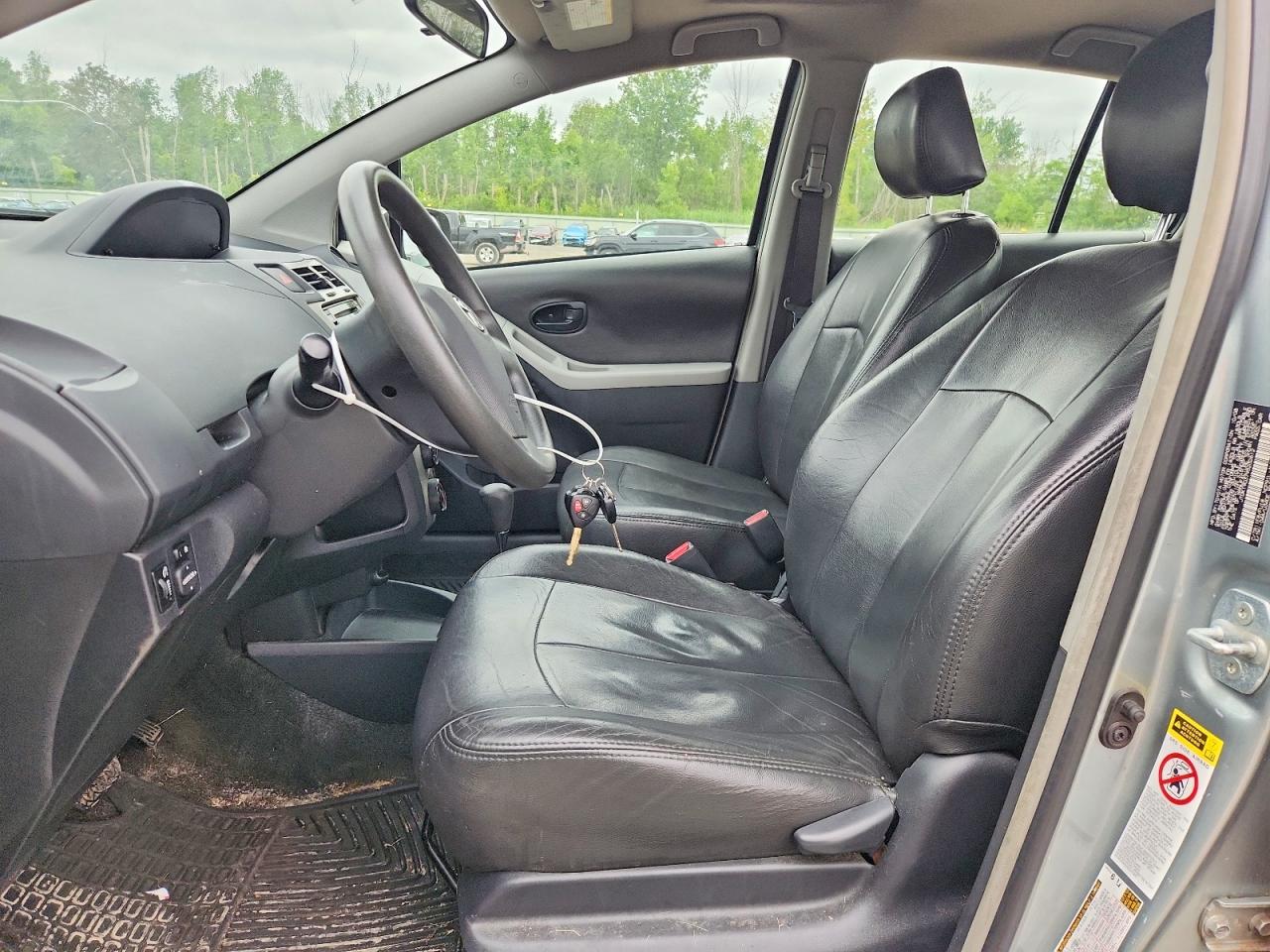 2009 Toyota Yaris Base Gray vin: JTDKT903795232612