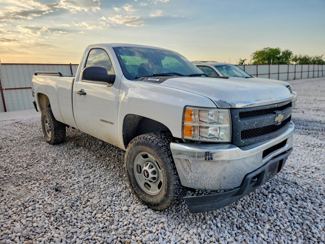 2013 Chevrolet Silverado C2500 Heavy Duty White vin: 1GC0CVCG5DF175067