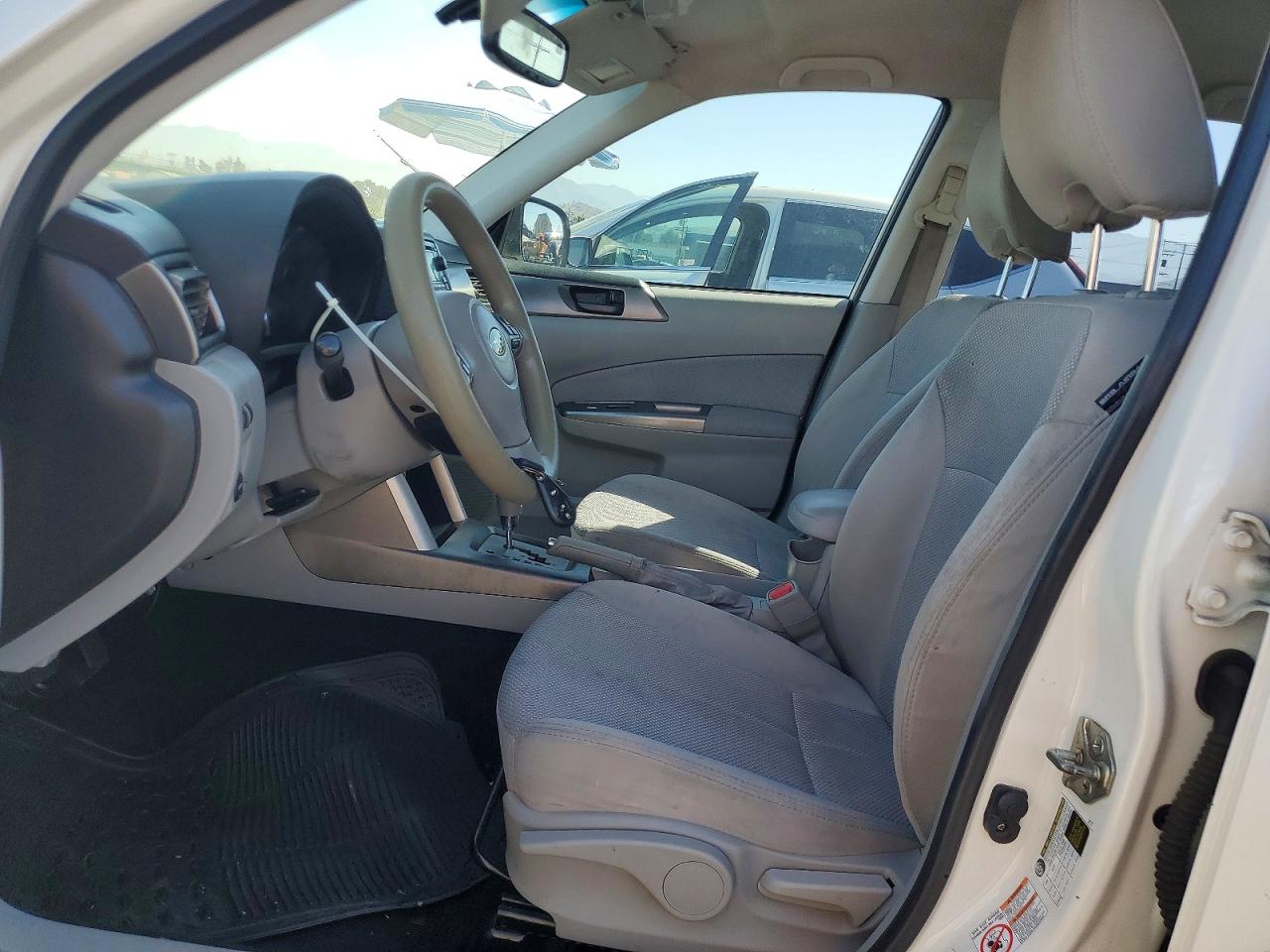 2013 Subaru Forester 2.5x White vin: JF2SHABC1DH432944