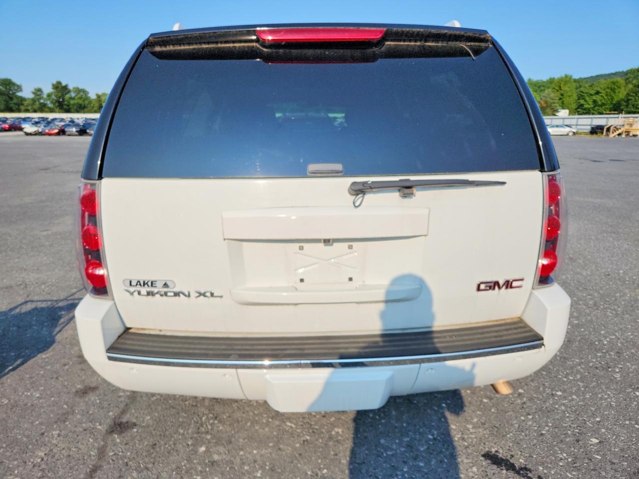 2008 Gmc Yukon Xl Denali White vin: 1GKFK668X8J109113